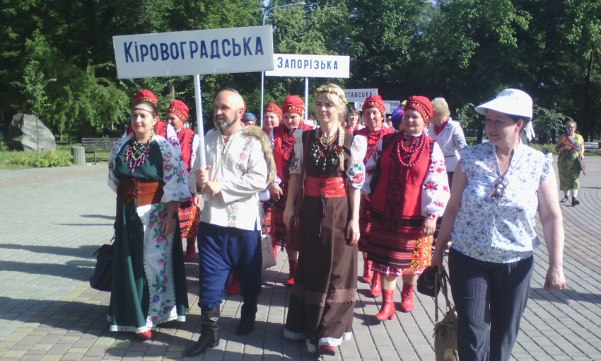 В Кривом Роге проходит Всеукраинский фестиваль народного творчества "Червона калина"