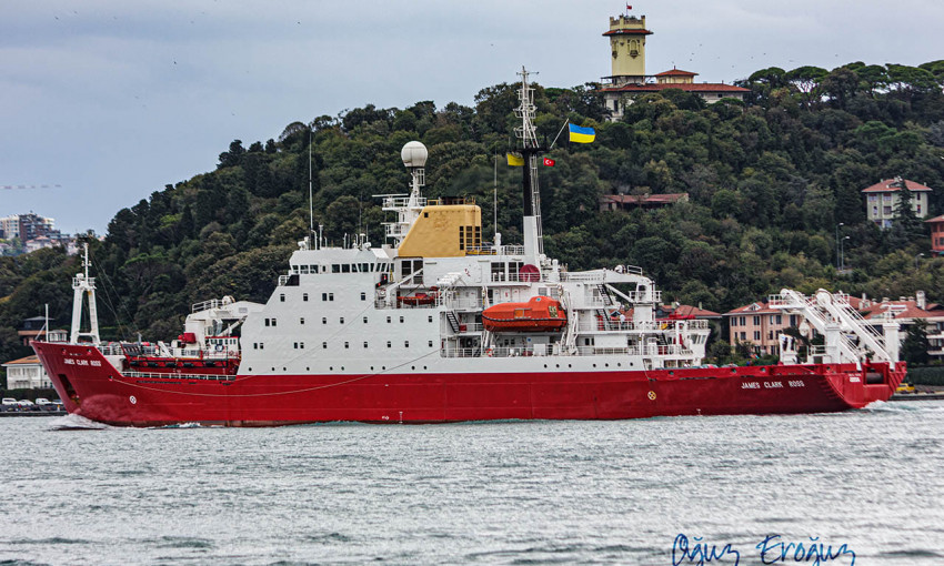 Купленный Украиной у Британии ледокол вошел в Черное море и направляется в Одессу (ФОТО)