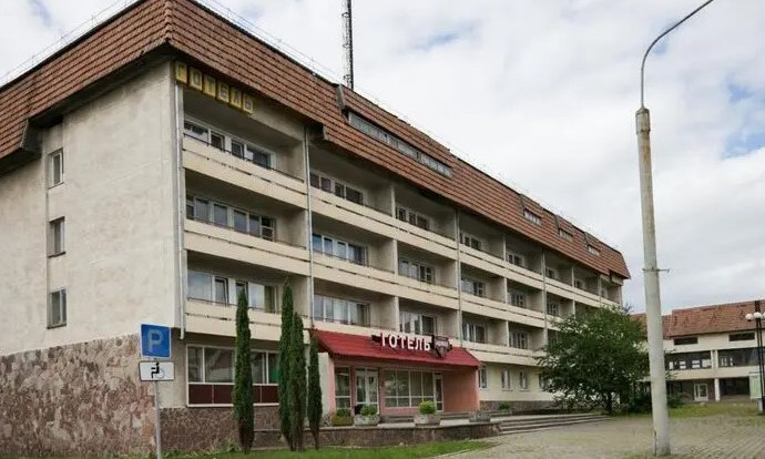 В Ивано-Франковске на фасаде бывшей гостиницы будет изображен знак - руну, как у СС