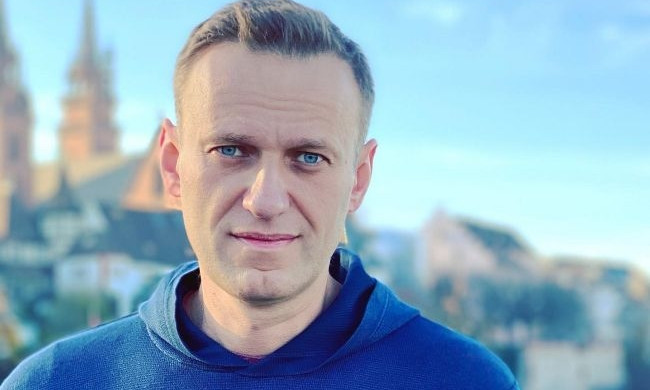 В аэропорту переполох: Алексей Навальный вернулся домой и тут же был задержан (ВИДЕО)