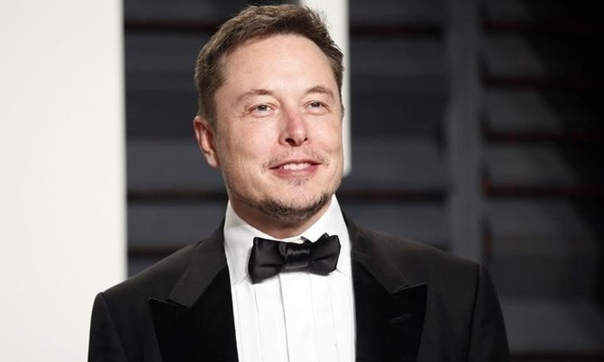Илон Маск увековечил котиков в Tesla: логотип объяснил все