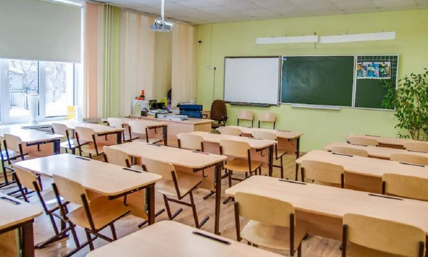 С новой недели школы в Украине могут перевести на "дистанционку"