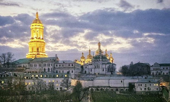 К Зеленскому обратились с петицией отобрать Киево-Печерскую лавру у УПЦ МП, он отреагировал на требование