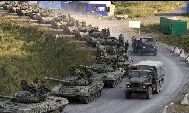 Росія підвела свої танки на кордон з Україною (відео)