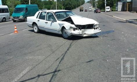 ДТП в Кривом Роге: Lincoln врезался в Opel, пятеро пострадавших в больнице