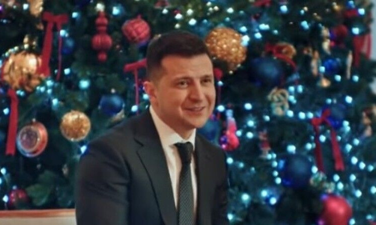 По 500 гривен на ребенка: в ОП не смогли ответить, кто профинансировал новогоднее обращение президента