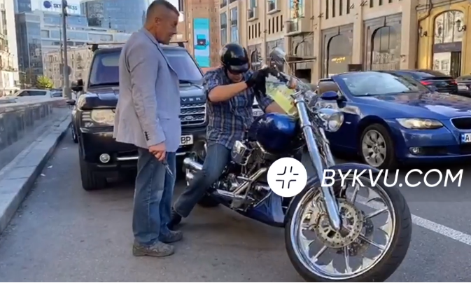 Виталий Кличко "заглох" прямо посреди улицы в центре Киева (ВИДЕО)