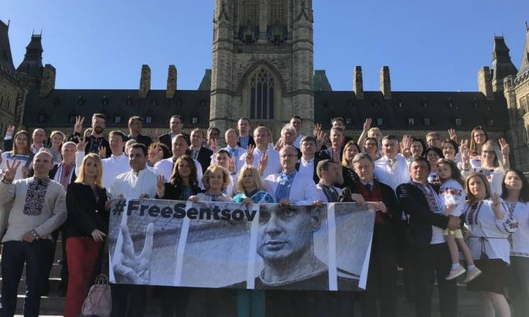 Парламент Канади у вишиванках долучився до акції #FreeSentsov
