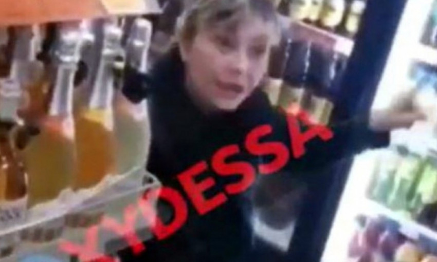 В Одессе продавец закатила скандал из-за того, что ее попросили обращаться на украинском языке к клиенту (ВИДЕО)