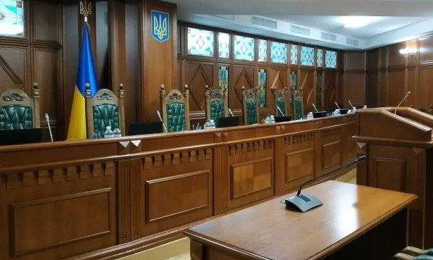 Владимир Зеленский предложил парламенту «разогнать» весь состав Конституционного суда