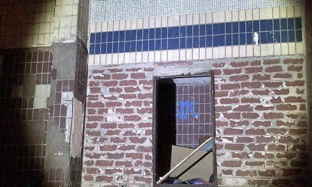 В доме на Заречном украли металлические двери