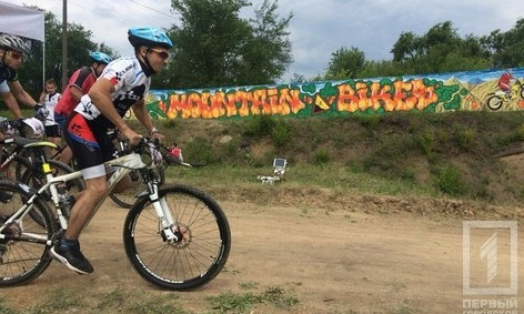 Криворожане отпраздновали день рождения ИнГОКа на велосипедах