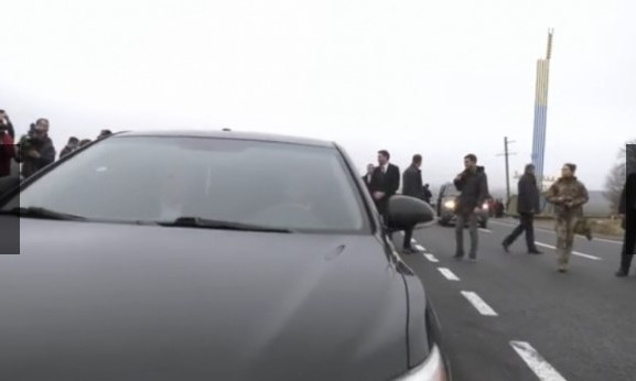 Зеленский на черной иномарке "гнал" по обновленной трассе (ФОТО, ВИДЕО)