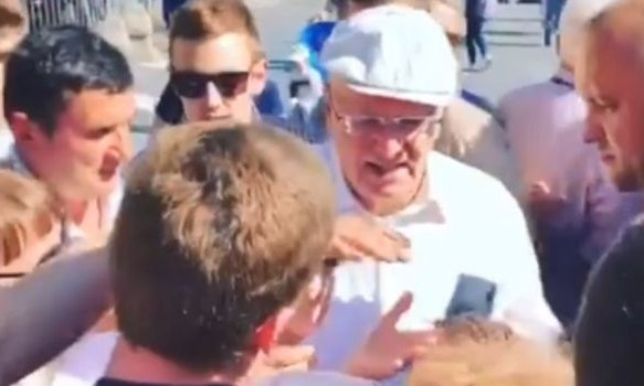 Барин вышел к народу. Как Жириновский раздавал деньги на Красной площади