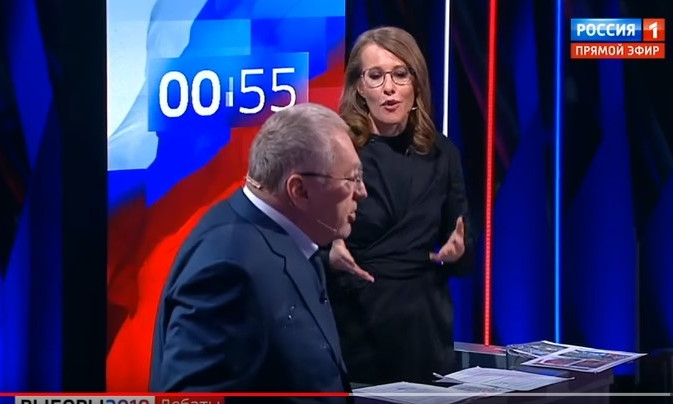 Жириновський обізвав Собчак матом під час дебатів, а вона у відповідь вилила на нього воду: відео