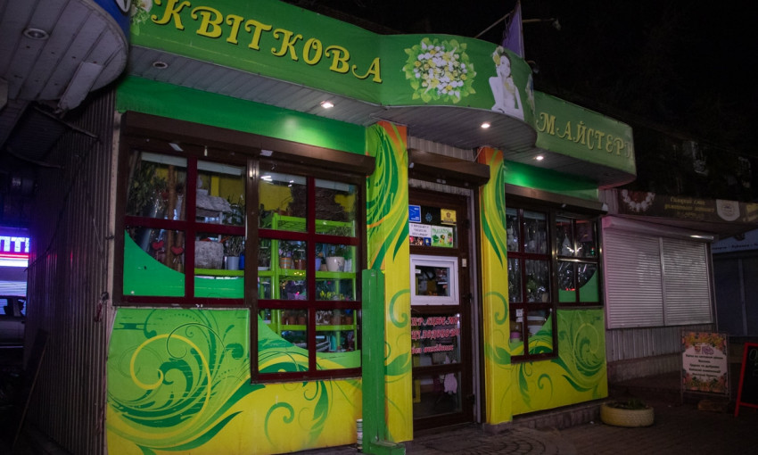 В столице на рабочем месте повесился продавец цветочного магазина (ВИДЕО 18+)