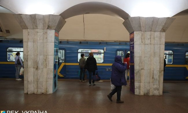 Дикость какая: в киевском метро произошел странный инцидент (ФОТО)