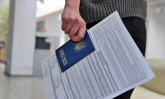 Почему жители области массово выезжают за границу?