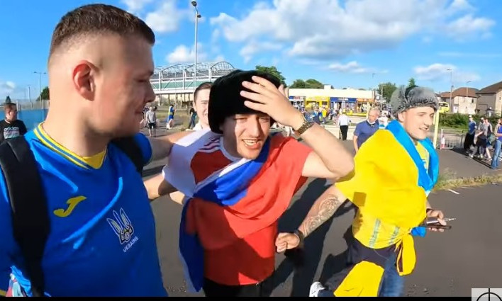 "Украина - это тоже моя страна", - на матч украинской сборной пришел россиянин "болеть" за наших (ВИДЕО)