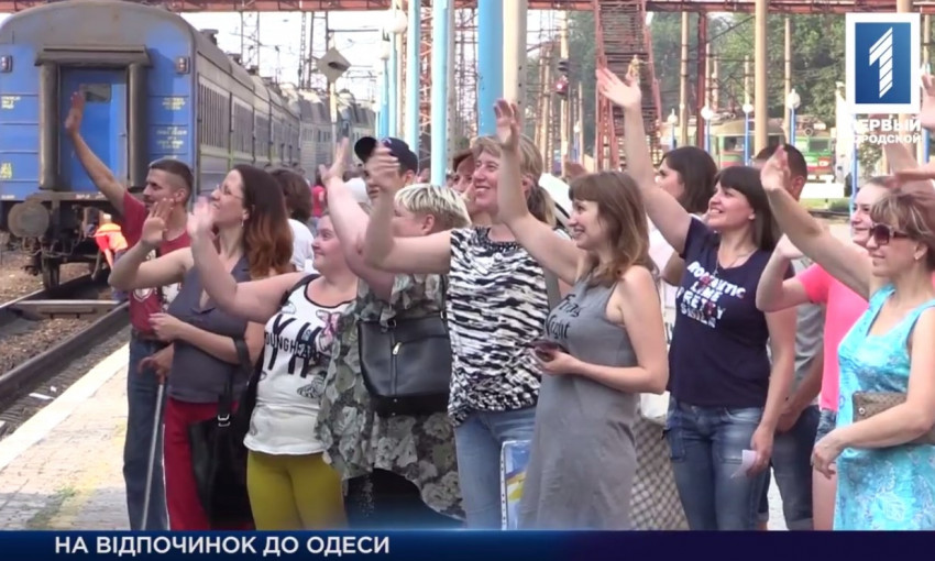 Маленькие криворожане: Дети АТОвцев и переселенцев отдыхают в Одессе