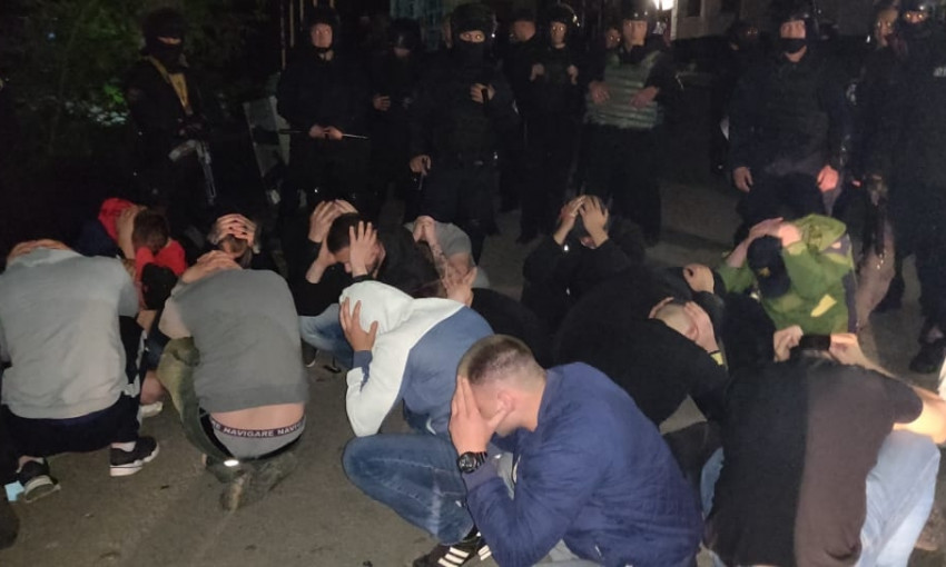Захват консервного завода в Виннице: в ходе штурма задержаны 50 человек