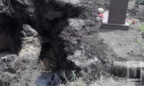 Под Кривым Рогом над водоводом размыло несколько могил