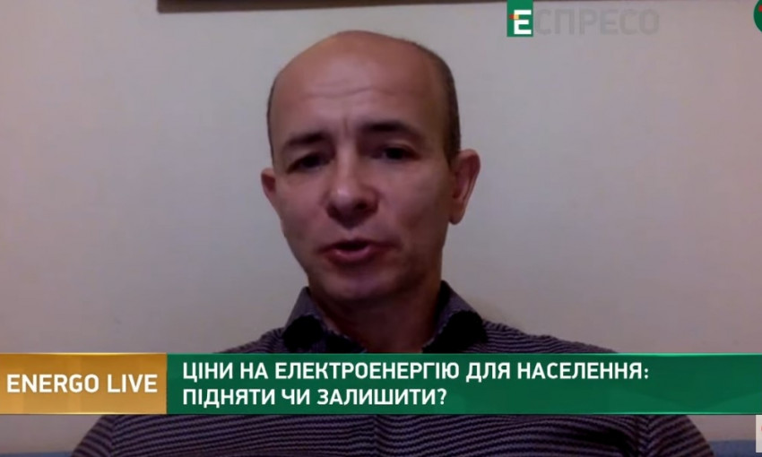 "Заниженные тарифы на электроэнергию разрушают экономику, потому что платит промышленность, их надо повышать", - считает экономист