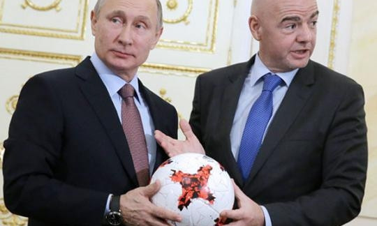 "Антиполитическая" FIFA создала футболку с надписью "Путин"(фото)