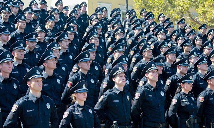 Принимать аттестацию у патрульных в комиссии будет экс-милиционер и его друг