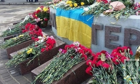 К памятнику Героям АТО в Терновском районе добавили три меморильные плиты