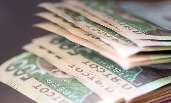 Уряд пропонує підняти мінімальну зарплату на 12%