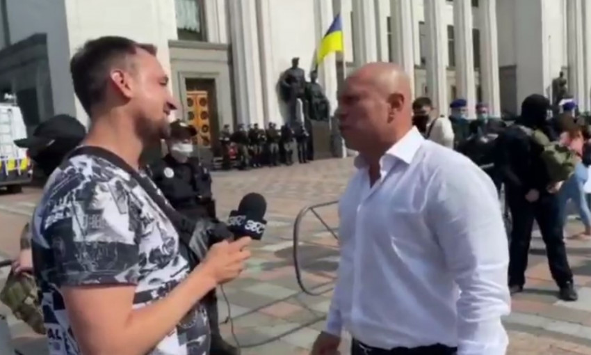 "Займись спортом,  в таком состоянии ты долго не протянешь", - Кива нелестно выразился о журналисте (ВИДЕО)