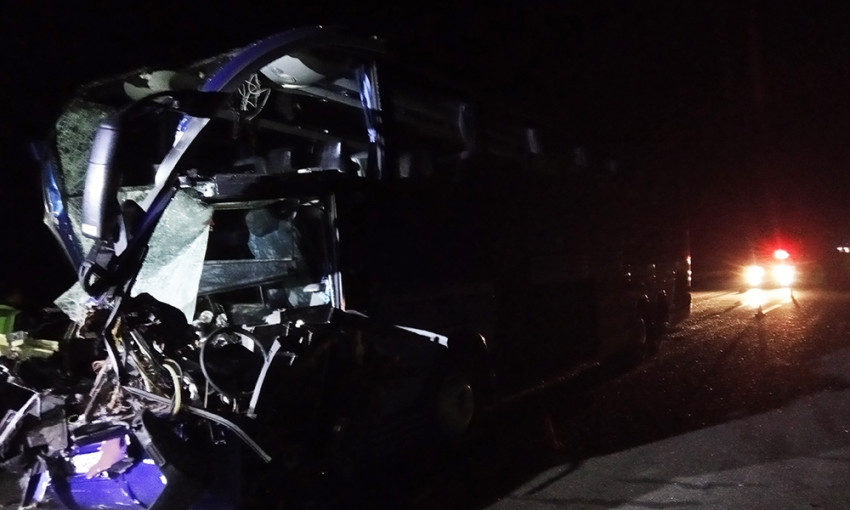 На трассе "Киев-Одесса" столкнулась фура и пассажирский автобус - 17 человек пострадало (ФОТО)