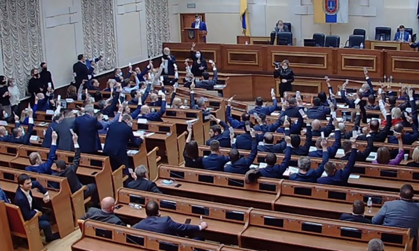 Первая сессия Одесского облсовета началась ночью: причина – массовые драки депутатов (ВИДЕО)