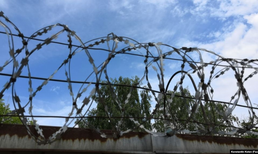Из колонии сбежали двое опасных преступников: обнародованы фото и приметы