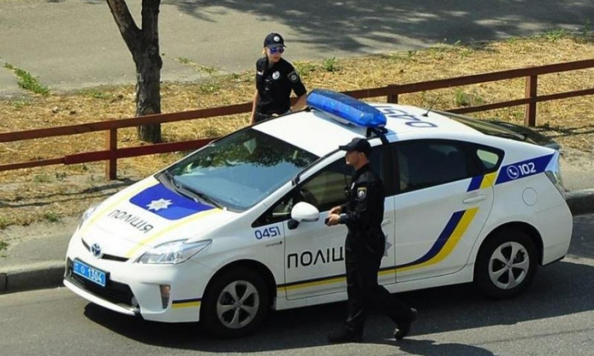 В Києві чоловік з оголеними "принадами" налякав перехожих(фото)