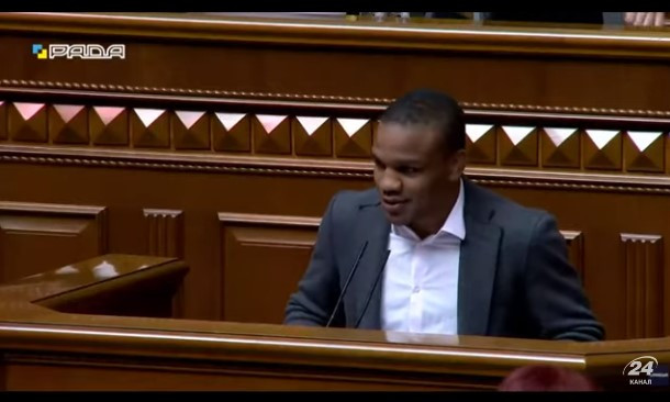 Верховная Рада аплодировала стоя Жану Беленюку (ВИДЕО)