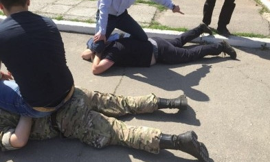На Днепропетровщине поймали на взятке замначальника исправительной колонии (ВИДЕО)