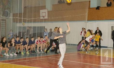 В Кривом Роге открыли чемпионат "Любительская волейбольная лига 2017" 