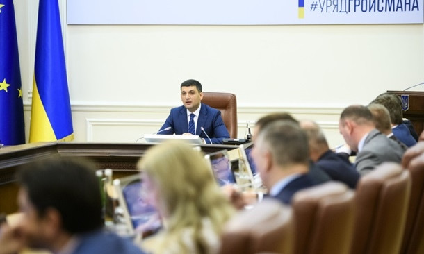 Правительство планирует вернуть 10% надбавки воспитателям и повысить зарплату учителям
