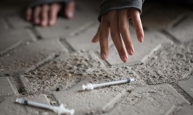 Во Львове нашли родителей, которые употребляли наркотики при своем ребенке: шокирующее видео