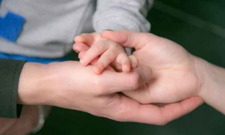 3-летний мальчик провалился в люк на глазах у родителей