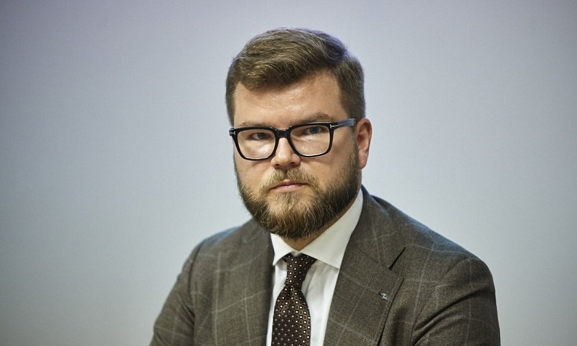 Топ-чиновник "Укрзализныци", который только приобрел новенькое элитное авто, может быть уволен
