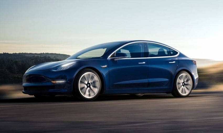 Соревнование двух Tesla: Илон Маск продемонстрировал преимущества скоростных тоннелей