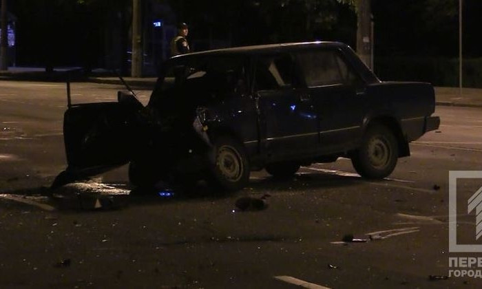 В Кривом Роге Audi TT врезалась в "Жигули": водитель отечественного авто вылетел через лобовое стекло