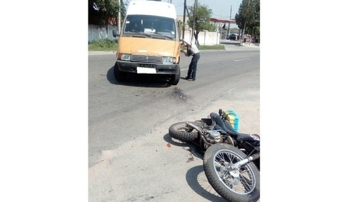 В Кривом Роге столкнулись "Газель" и мотоцикл