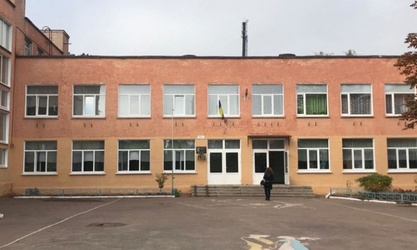 В одной из школ всплыли подробности "щекотливой ситуации": учитель биологии совратила ученика (ФОТО, ВИДЕО 18+)