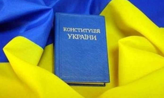 Сколько украинцев читали Конституцию и хотят ее изменить, - данные опроса