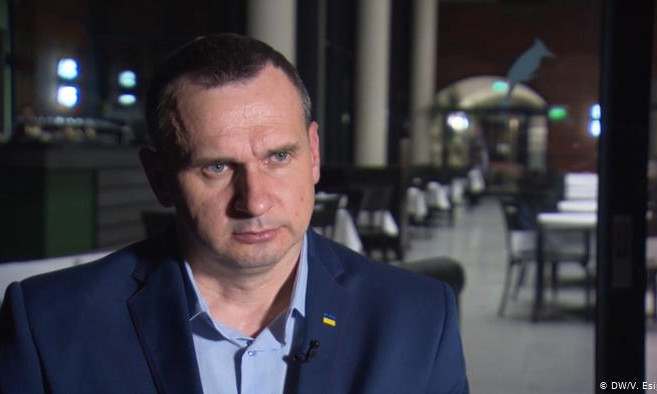 Олег Сенцов, который недавно стал папой, сказал, что с матерью ребенка у него "неудачные отношения"