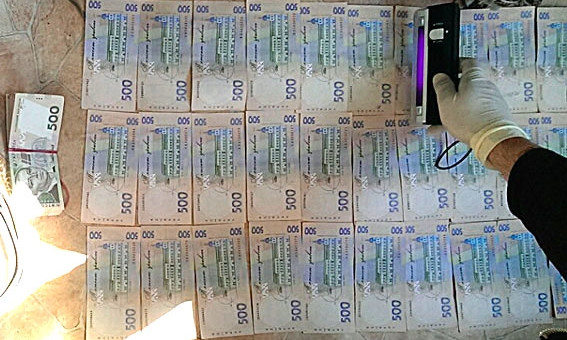 В Днепропетровской области чиновник "погорел" на взятке